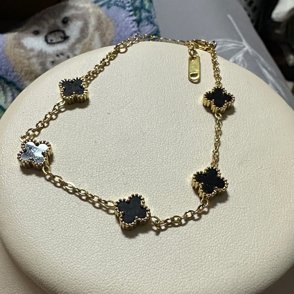 Gold-Tone Necklace with Black Clover Motifs - Picture 2 of 4